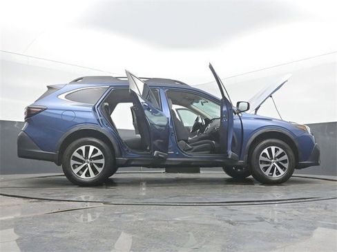 Used 2020 Subaru Outback Premium image 61
