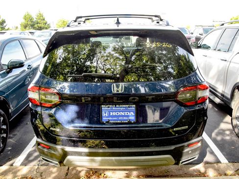 Used 2023 Honda Pilot Touring image 6