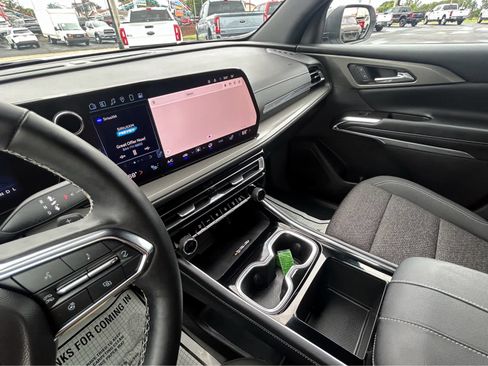 Used 2025 Chevrolet Traverse LT image 26