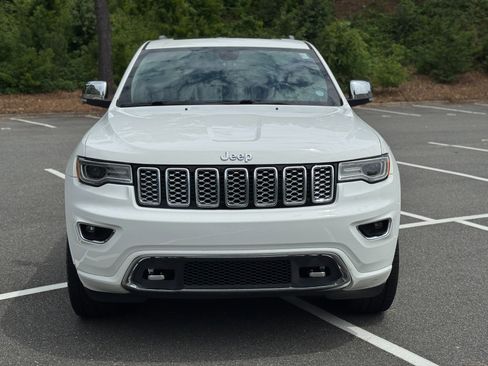 Used 2017 Jeep Grand Cherokee Overland AWD/4WD image 2
