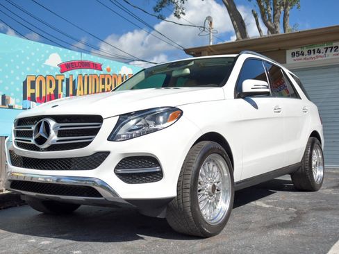 Used 2017 Mercedes-Benz GLE 350 w/ Premium 1 Package image 4