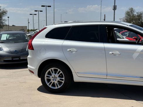 Used 2015 Volvo XC60 T5 Premier w/ Proximity Package FWD image 17