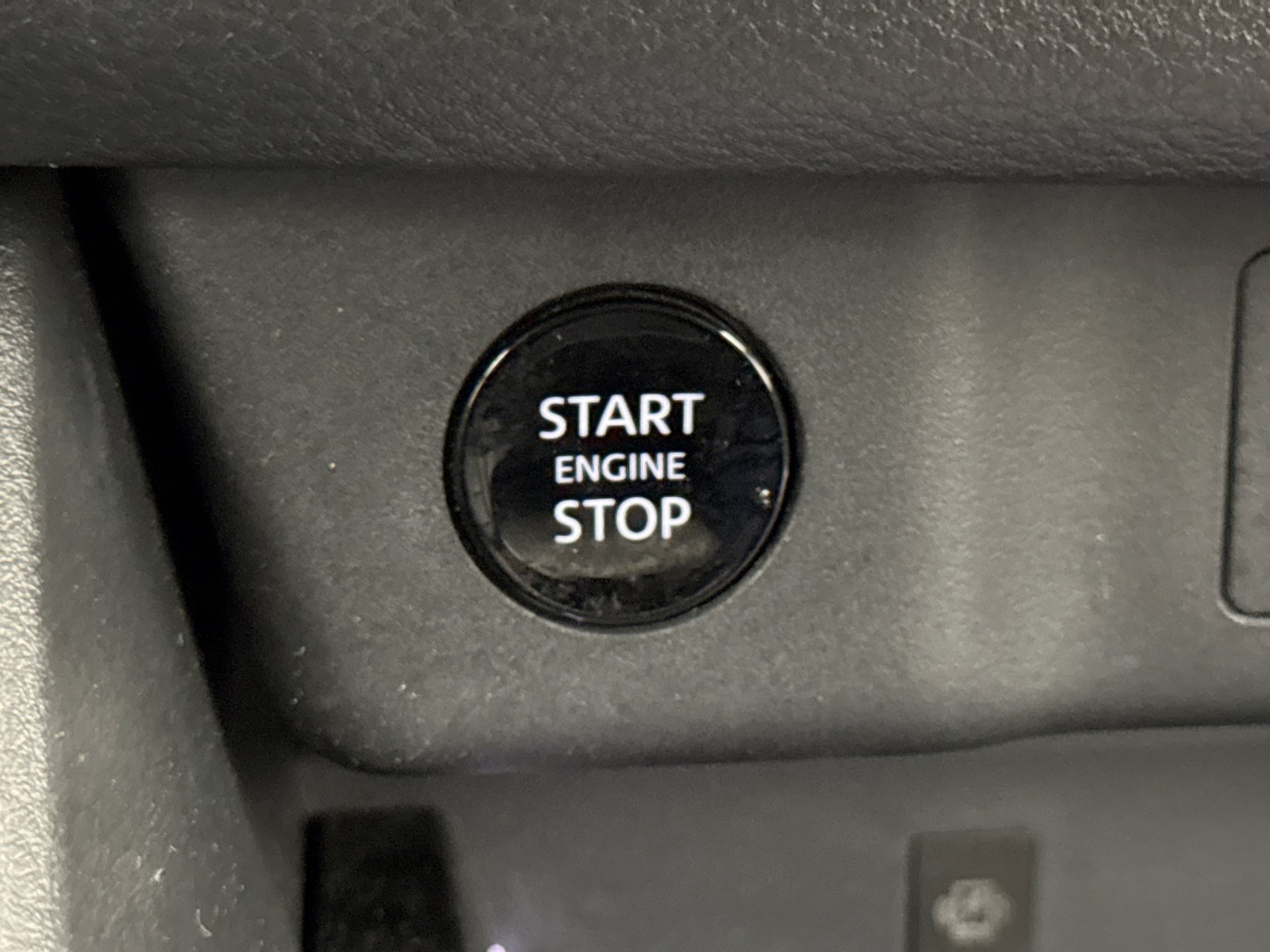 Used 2024 Nissan Rogue SL AWD/4WD image 20