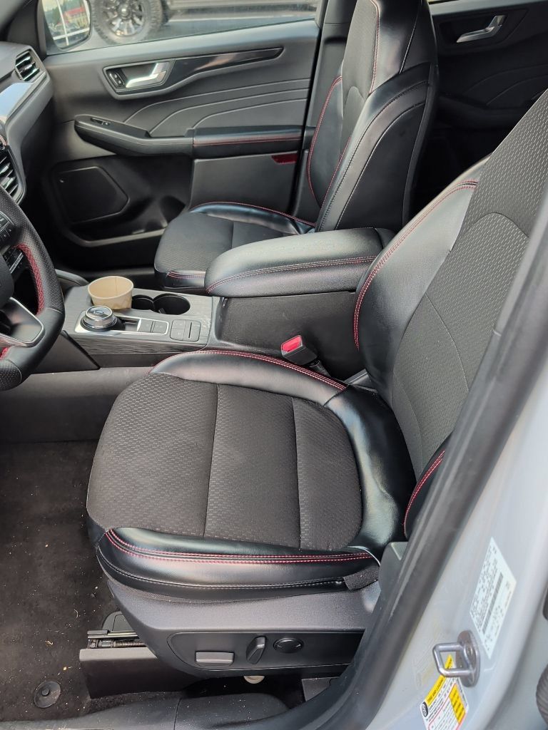 Used 2025 Ford Escape ST-Line FWD image 6
