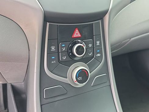 Used 2015 Hyundai Elantra SE w/ Option Group 02 FWD image 24