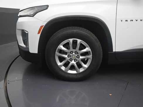 Used 2023 Chevrolet Traverse LS FWD image 9
