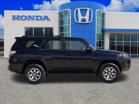 Used 2024 Toyota 4Runner TRD Off-Road Premium AWD/4WD image 2