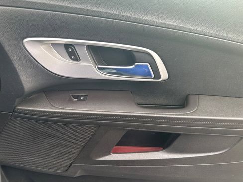 Used 2017 Chevrolet Equinox LT w/ Convenience Package image 11