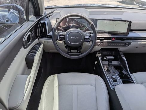 Used 2025 Kia Sorento EX w/ Panoramic Sunroof Package FWD image 15