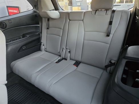 Used 2017 Honda Pilot Touring image 14