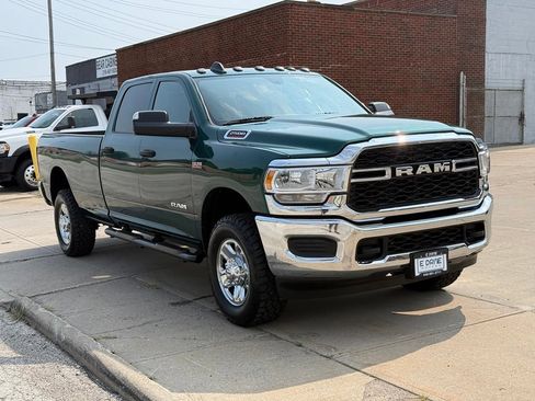 Used 2022 RAM 2500 Tradesman w/ Chrome Appearance Group AWD/4WD image 4