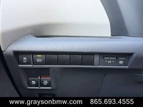 Used 2024 Toyota Sienna LE FWD image 21