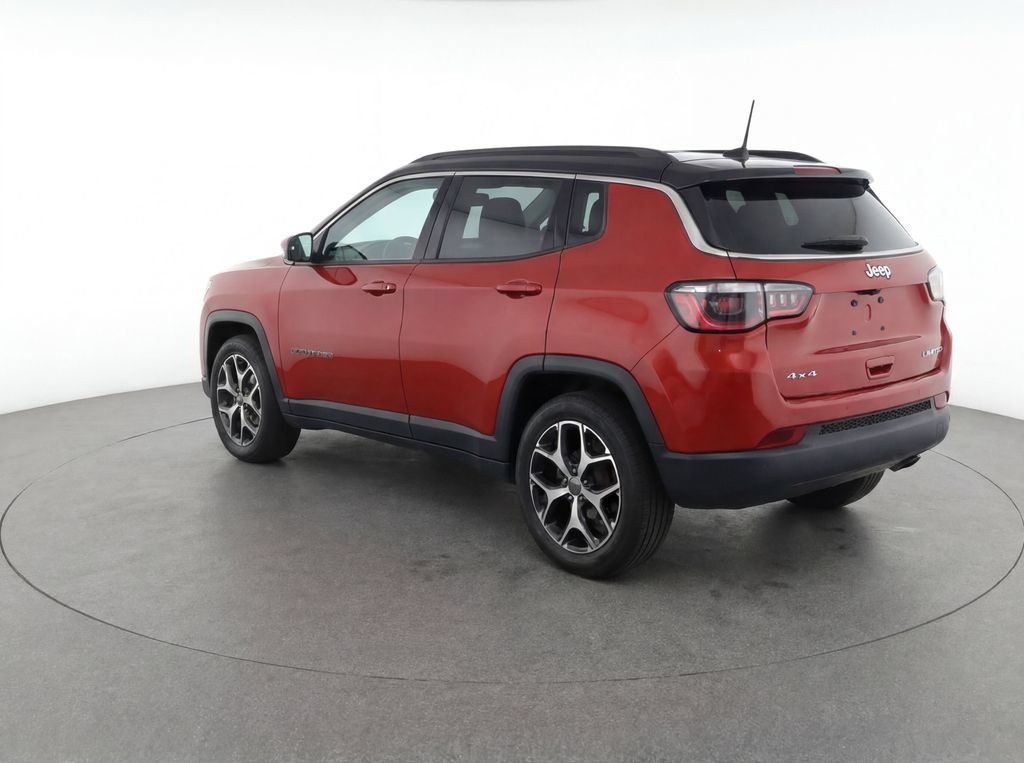 Used 2025 Jeep Compass Limited AWD/4WD image 3