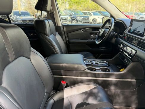 Certified 2025 Honda Pilot Touring image 10