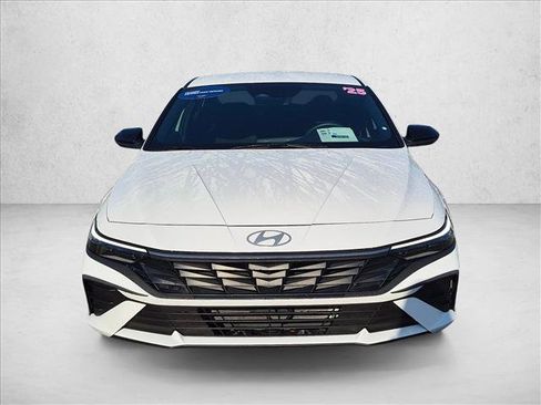 Certified 2025 Hyundai Elantra SEL FWD image 2