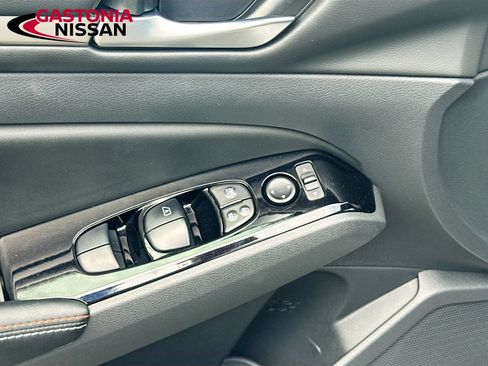Used 2025 Nissan Altima 2.5 SR w/ SR Premium Package FWD image 22