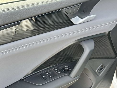 New 2026 Volkswagen Tiguan SE image 17