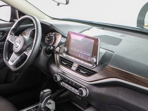 Used 2024 Nissan Altima 2.5 SV FWD image 25
