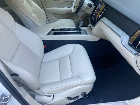 Used 2022 Volvo V60 T5 Cross Country w/ Advanced Package image 7