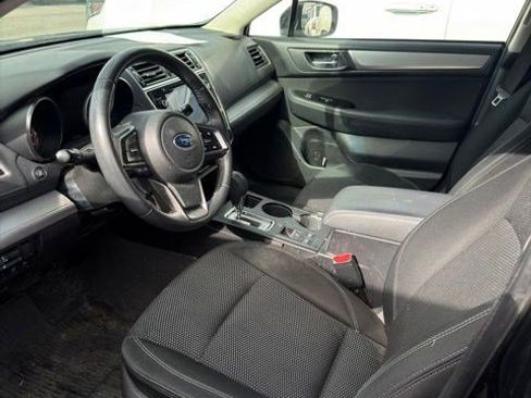 Used 2019 Subaru Outback 2.5i Premium AWD/4WD image 5
