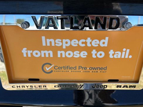 Certified 2024 Chrysler Pacifica Touring-L image 9