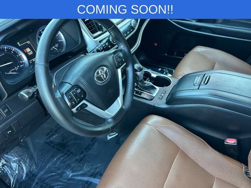 Used 2019 Toyota Highlander Limited image 10