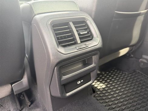 Used 2022 Volkswagen Taos SE image 22