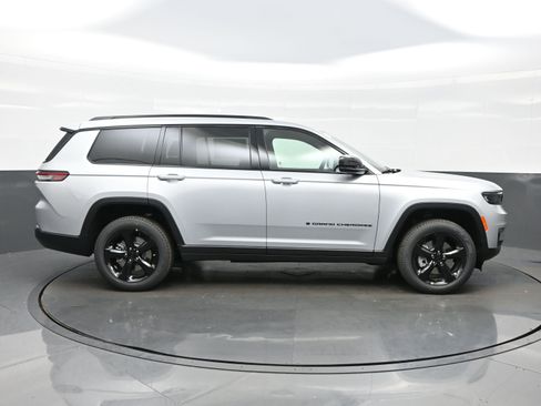 New 2025 Jeep Grand Cherokee L Limited w/ Black Appearance Package AWD/4WD image 7
