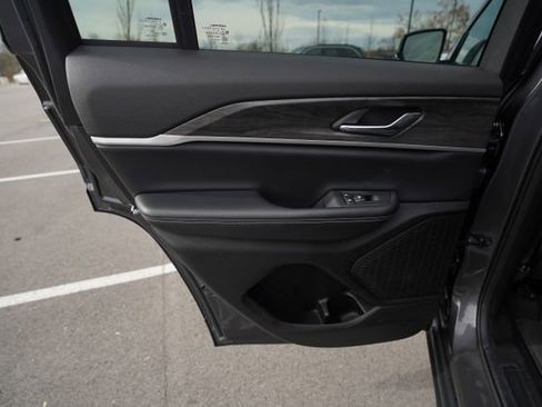 Used 2024 Jeep Grand Cherokee Limited image 15