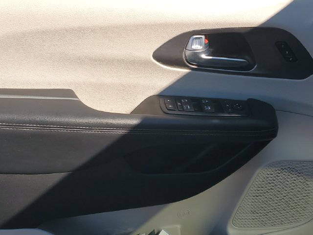Used 2019 Chrysler Pacifica Limited FWD image 15