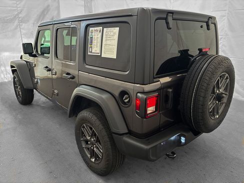 Used 2025 Jeep Wrangler Unlimited Sport AWD/4WD image 5