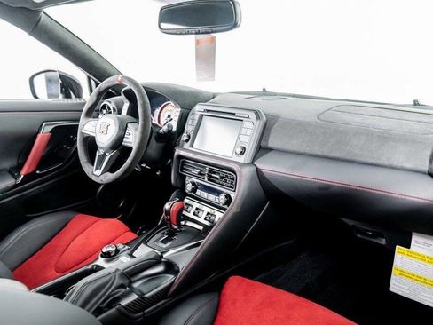 Used 2023 Nissan GT-R NISMO AWD/4WD image 8