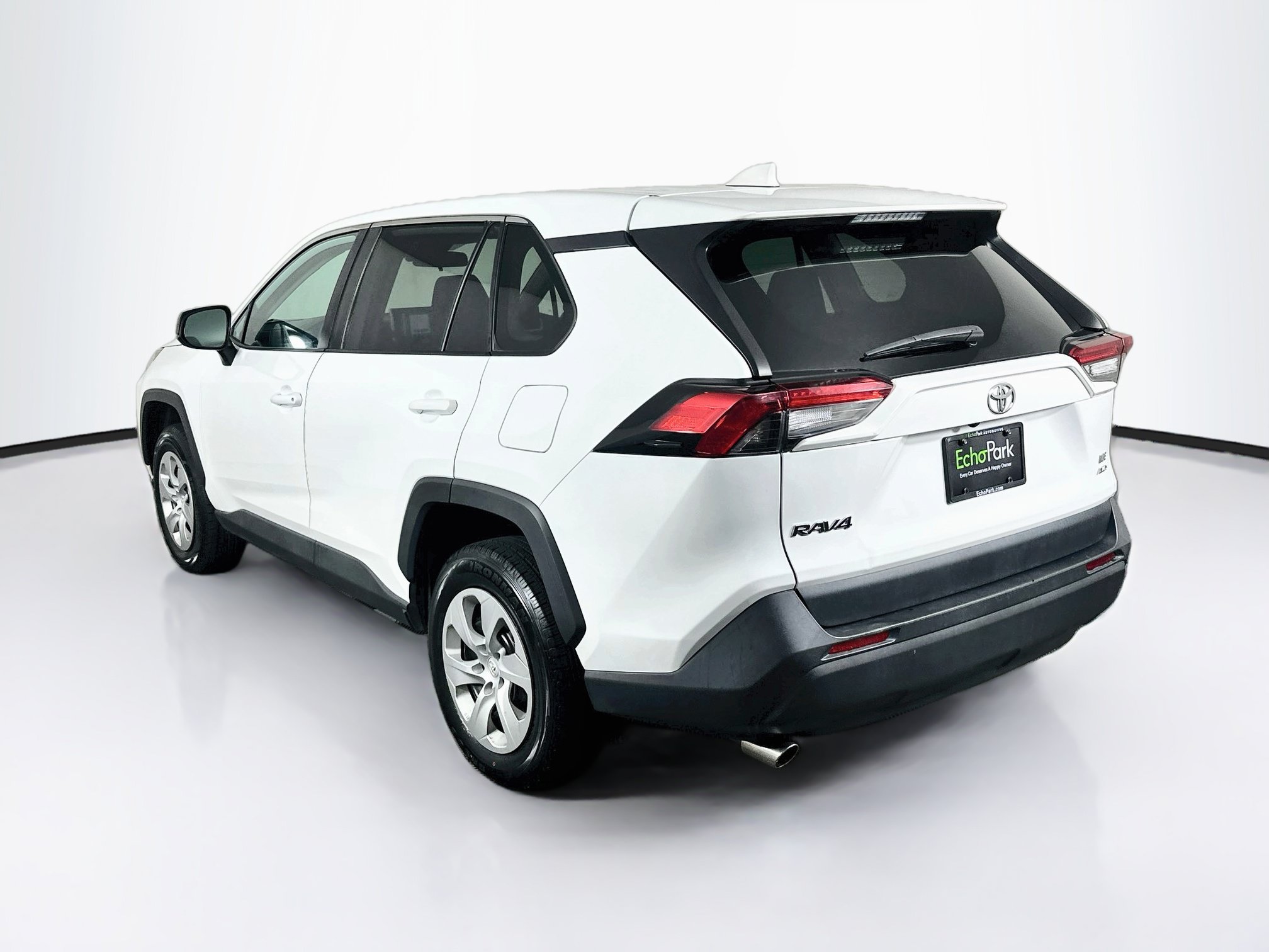 Used 2024 Toyota RAV4 LE AWD/4WD image 5