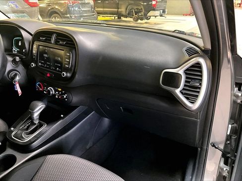 Used 2024 Kia Soul LX w/ Option Group 015 FWD image 13