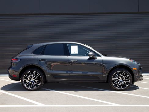Certified 2024 Porsche Macan AWD/4WD image 7