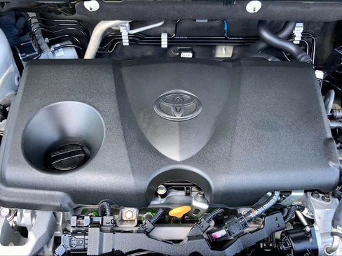 Used 2022 Toyota RAV4 XLE Premium FWD image 32