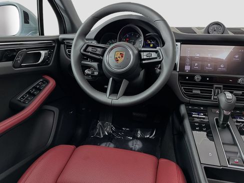 Certified 2026 Porsche Macan AWD/4WD image 25