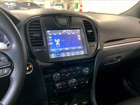 Used 2019 Chrysler 300 S w/ 300S Premium Group image 6