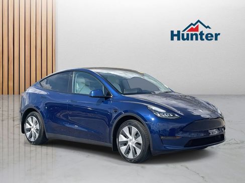 Used 2022 Tesla Model Y Long Range image 1
