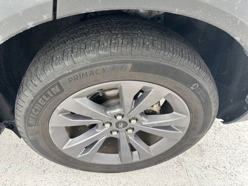 Used 2022 Ford Explorer XLT w/ Equipment Group 202A image 9