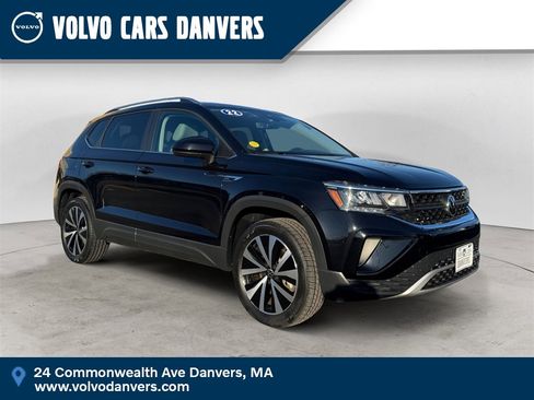 Used 2022 Volkswagen Taos SE image 1