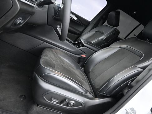 Used 2023 Jeep Grand Cherokee Altitude image 10