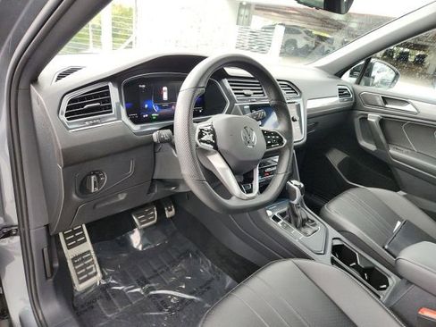 Used 2024 Volkswagen Tiguan SE R-Line image 25