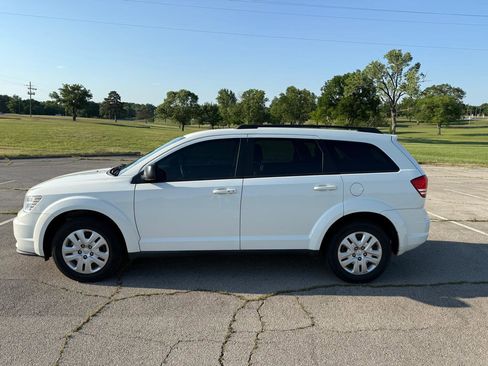 Used 2017 Dodge Journey SE w/ Comfort/Convenience Group FWD image 3
