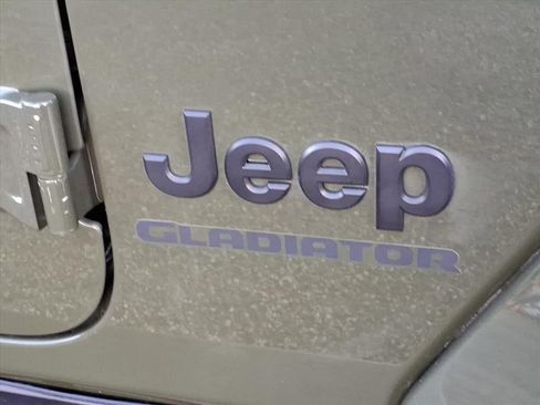 Used 2022 Jeep Gladiator Sport image 12