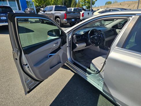 Used 2015 Toyota Camry LE FWD image 18