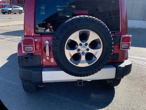 Used 2011 Jeep Wrangler Unlimited Sahara w/ Mopar Chrome Edition Group AWD/4WD image 4