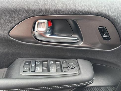 New 2025 Chrysler Pacifica Select w/ Uconnect Theater Family Group image 12