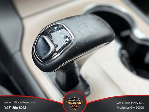 Used 2014 Jeep Grand Cherokee Laredo w/ 18" Wheel & 8.4" Radio Group RWD image 27