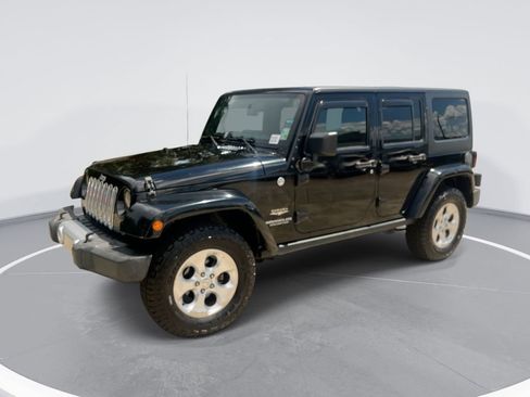 Used 2014 Jeep Wrangler Unlimited Sahara w/ Connectivity Group AWD/4WD image 1